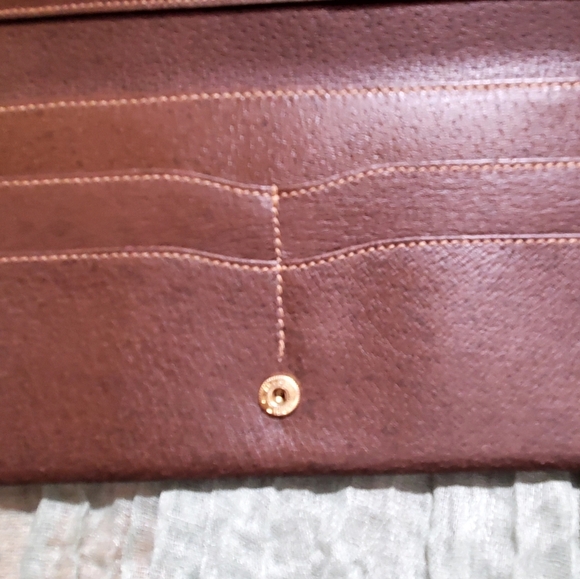 Gucci Vintage Leather Bi-Fold Wallet - Picture 8 of 10